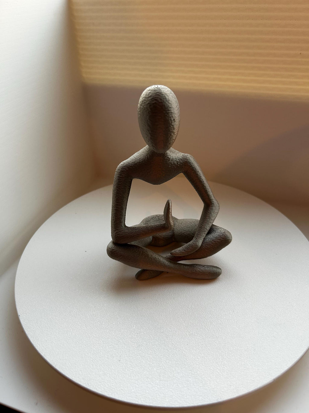 3D Printed Meditative Figure – Modern Art Sculpture for Home Decor, Zen-Inspired Yoga Pose Ornament
